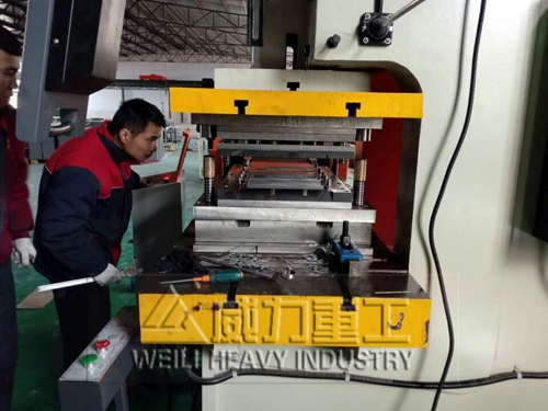 160吨液压冲床冲头模具细节图